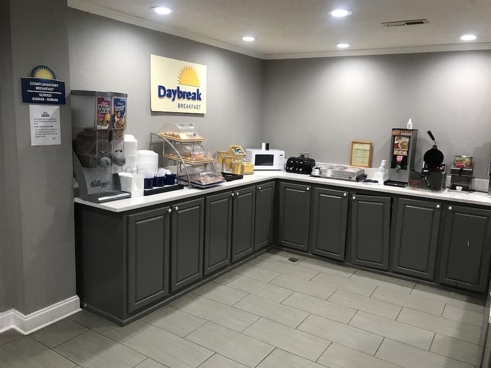 Days Inn & Suites By Wyndham Collierville Germantown Area Экстерьер фото