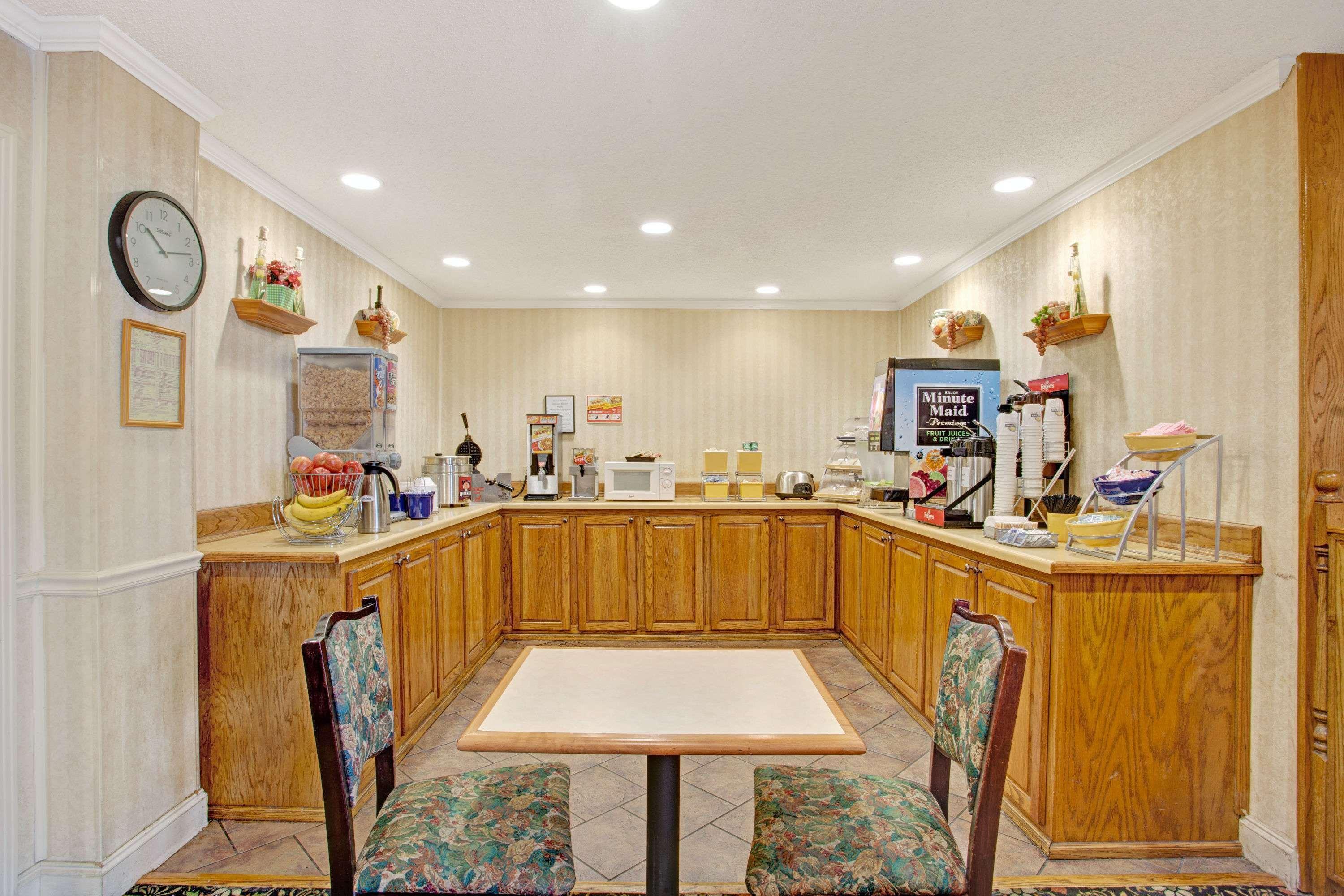 Days Inn & Suites By Wyndham Collierville Germantown Area Экстерьер фото