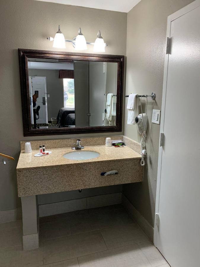 Days Inn & Suites By Wyndham Collierville Germantown Area Экстерьер фото